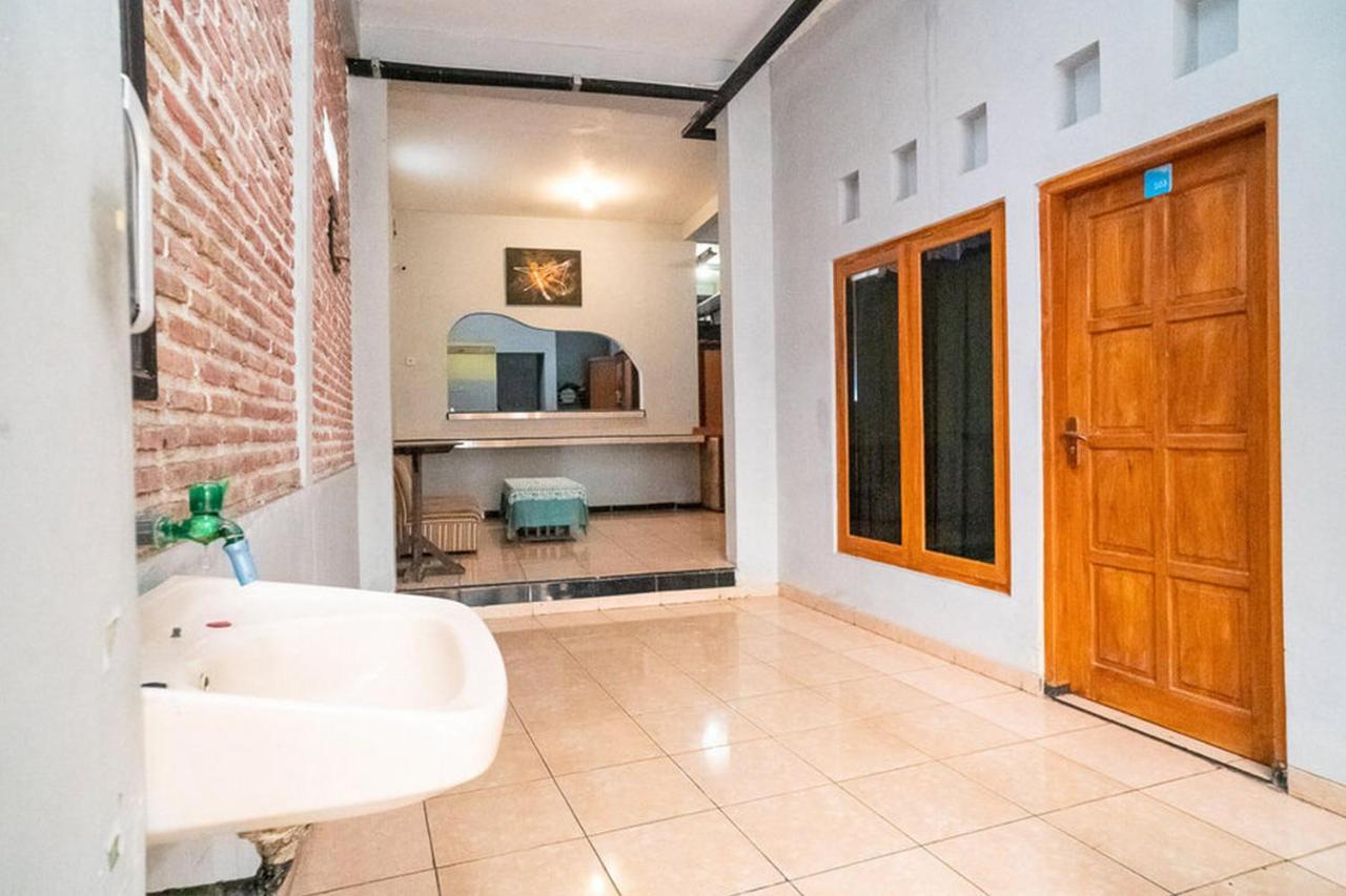 Jotel Guest House Mitra Reddoorz Pulauberayan 外观 照片